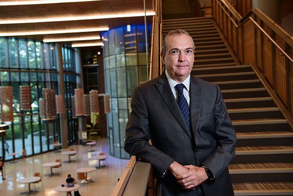 Mauricio Gonzalez Escuela de Negocios