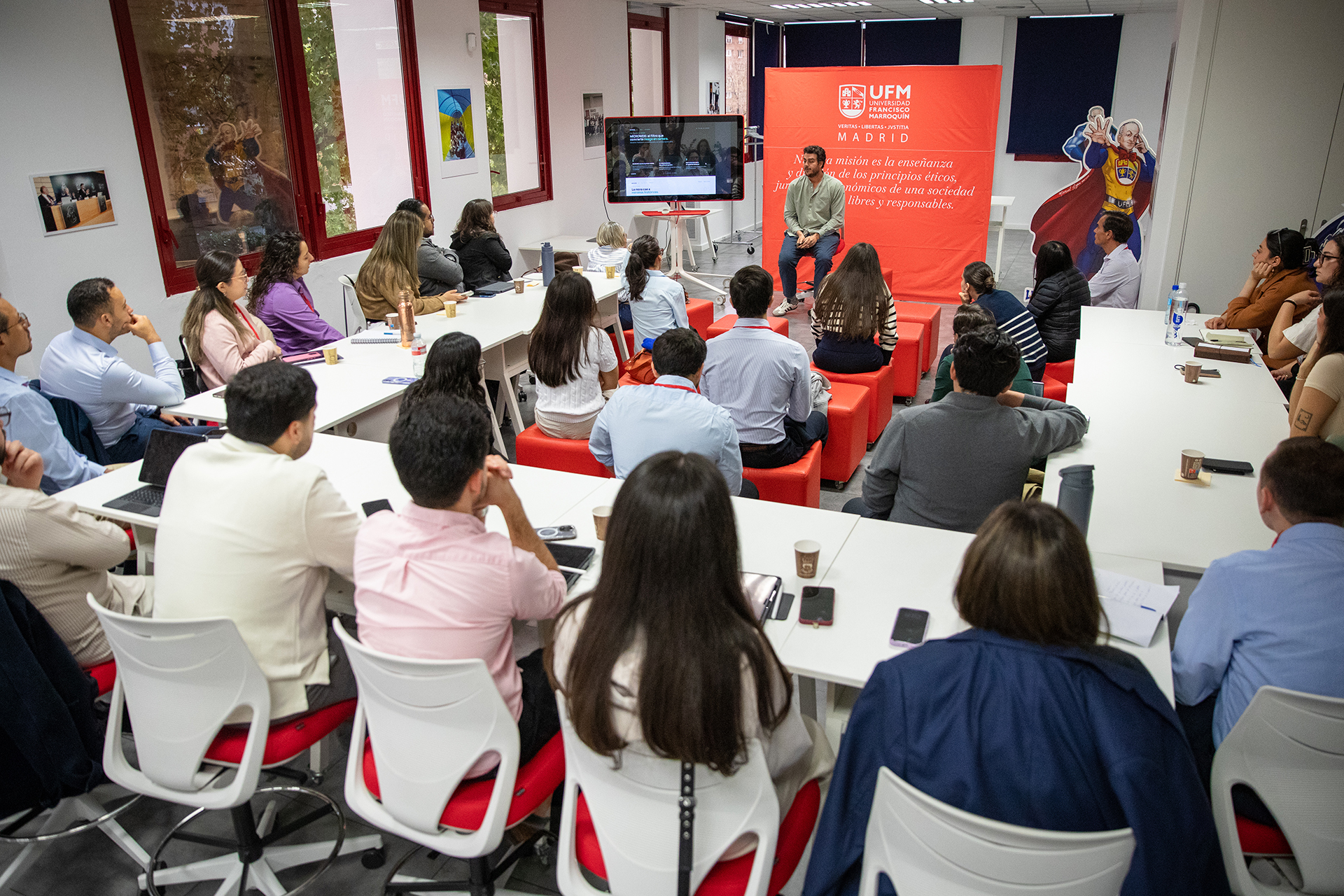 Alejandro de León durante el viaje académico del MBA 2026.