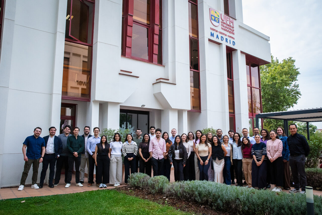 Estudiantes del MBA en el campus de UFM Madrid durante el viaje académico del 2026.