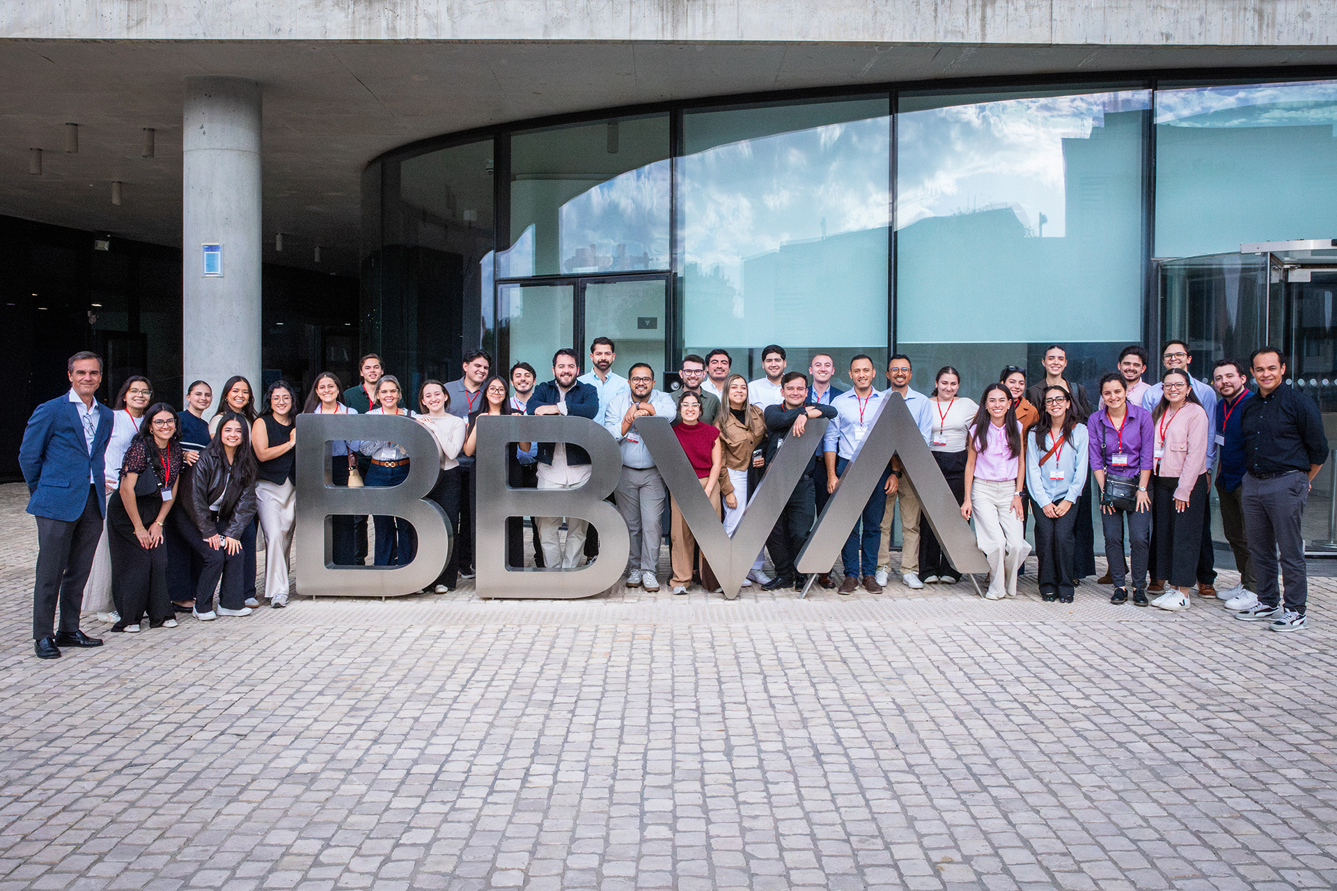 Estudiantes del MBA durante la visita a BBVA en Madrid 2026.
