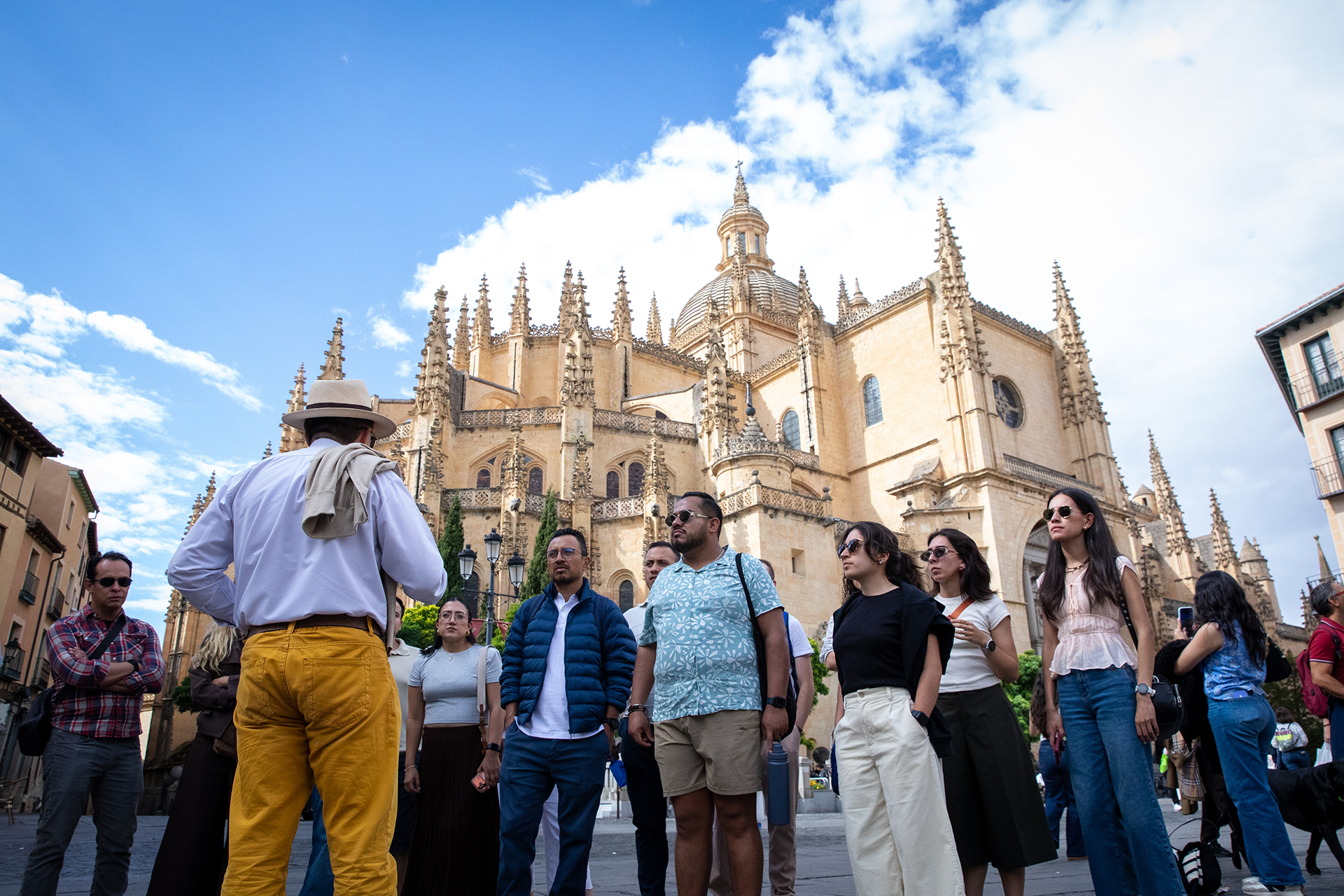 Estudiantes del MBA en Segovia con Alberto Garín.